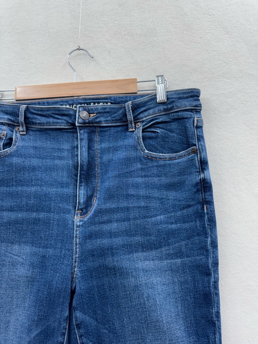 American Eagle Women’s 14 Super High-Rise Flare Jeans NWT - Picture 3 of 10